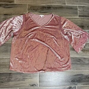 Women's Westport 1962 Blouse, Size 2x, Pink velour‎ with Flare sleeves, Crochet
